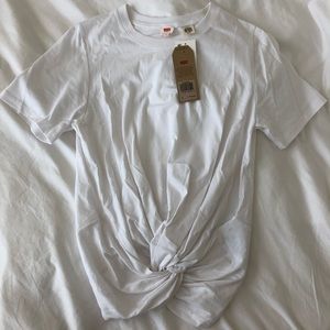 Levi’s Twist Front Top